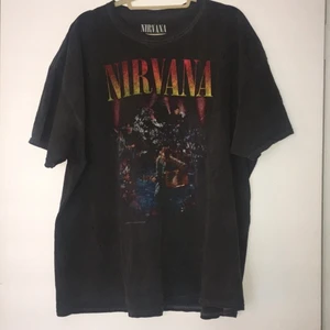 Nirvana tshirt - Säljer min nirvana tshirt. Den är väldigt oversized och i bra skick. Kom priv för frågor :)