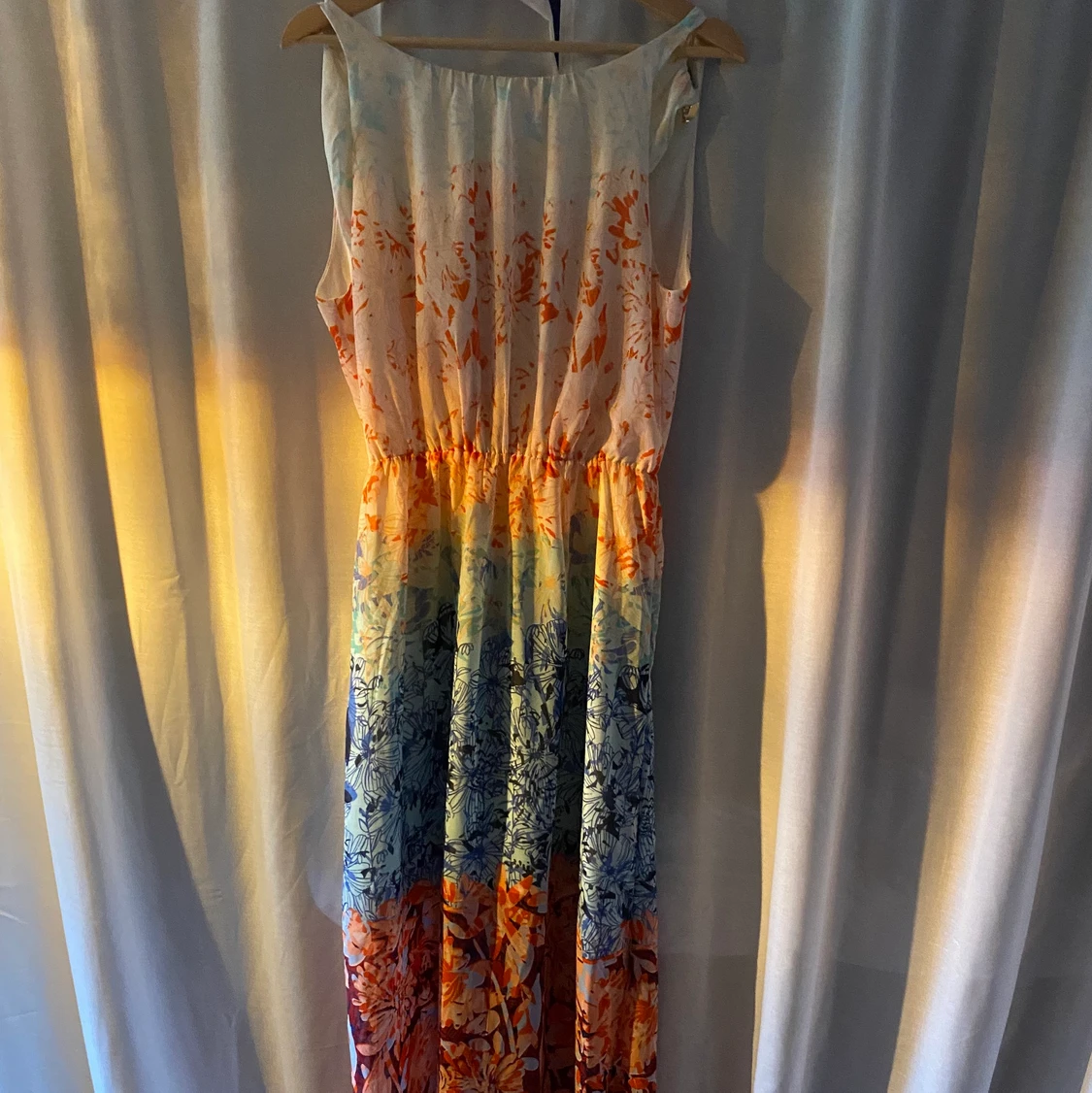 Färgglad lång klänning