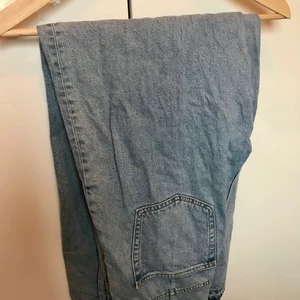 Weekday jeans - Ace jeans från weekday, storlek 29/32, men uppsprättad vid kanten så är nååågot längre.