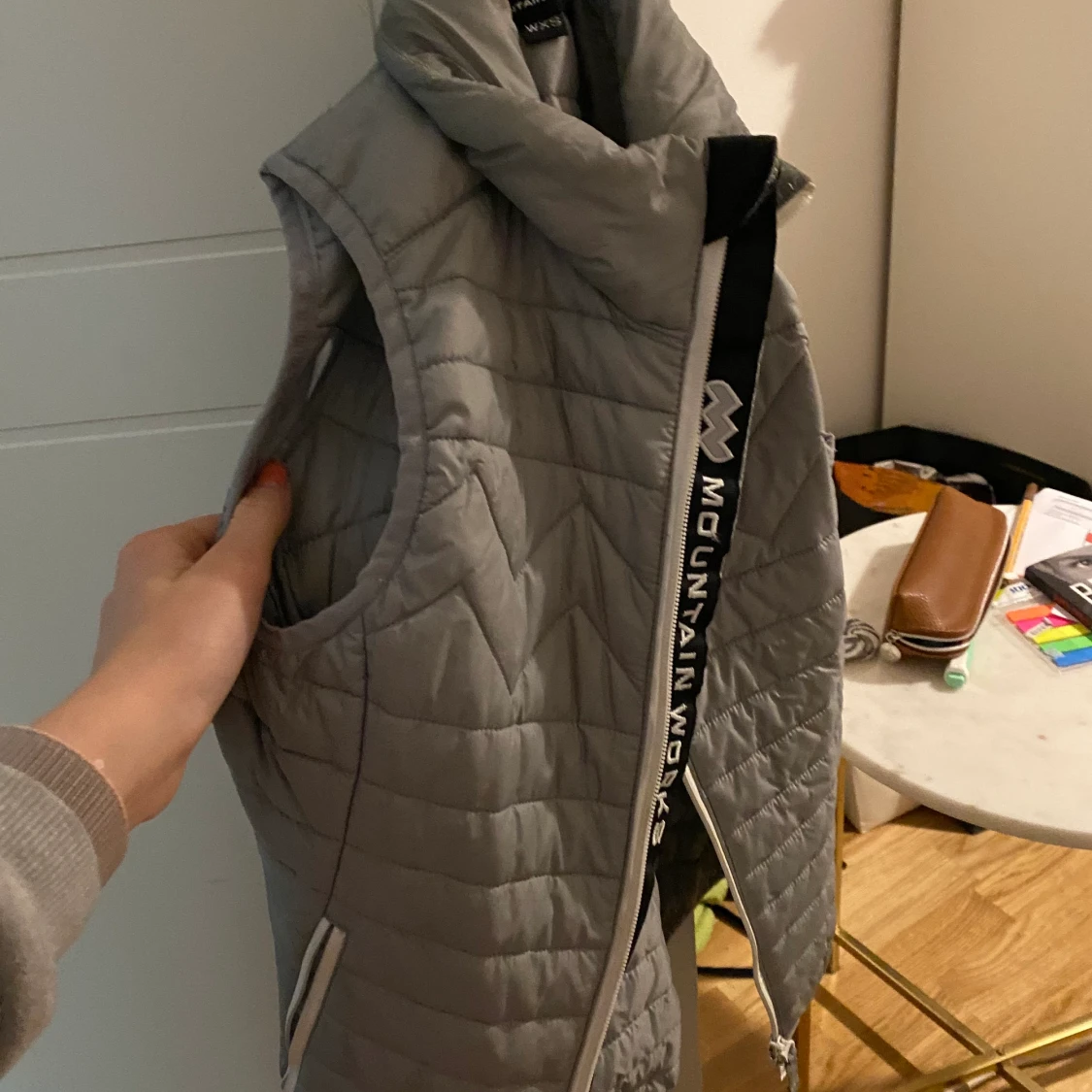 Mountain Works väst - 90