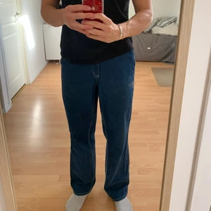 Vintage Carrhart jeans - Carhart jeans med lite svarta stains. Storlek 32/32 (jag är 183cm). 