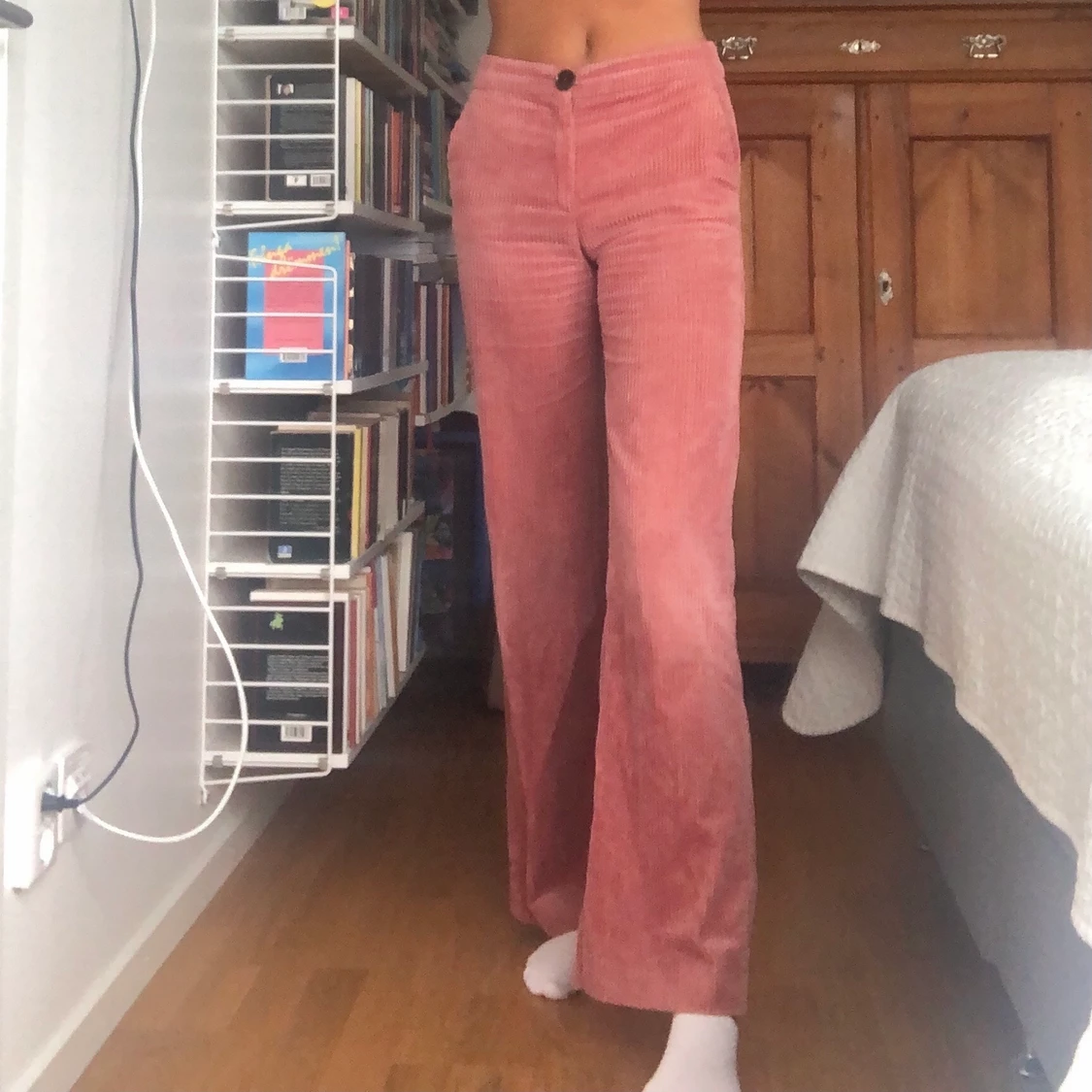 rosa ribbade byxor Mango