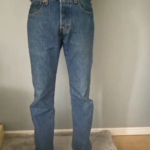 Levis 501 jeans  - Säljer pågrund av att de inte används. Bra skick. Säljer för 300kr, nypris 1000kr. Jag står för frakten. 