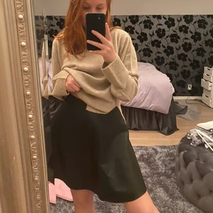 Kjol från Nakd - En skinn imiterad kjol från Nakd. Aldrig använd, pris lappen sitter kvar. Storlek 36 💕💕