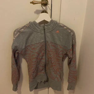 Adidas tränings kofta - Adidas tränings kofta, använd bara 2-3 gånger