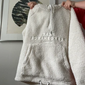 Hoodie från peak performance  - Denna jättemysiga och jättevarma hoodie från peak kommer tyvärr inte till användning längre. Perfekt för hösten och vintern