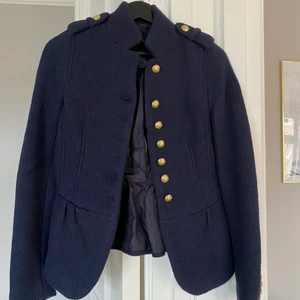 Skepparkavaj blå - Zara - Fin feminin skepparkavaj från zara med fina detaljer