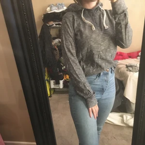 H&M i storlek S - Enkel tjocktröja i grått från H&M i störlek S. Inga difekter. 