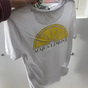 Acqua limone T-shirt, som ny, strl S. 250 plus frakt
