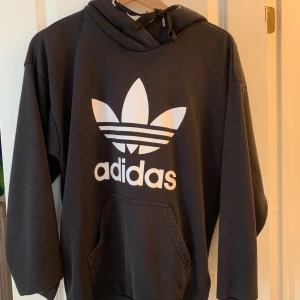 Hoodie - Adidas hoodie 