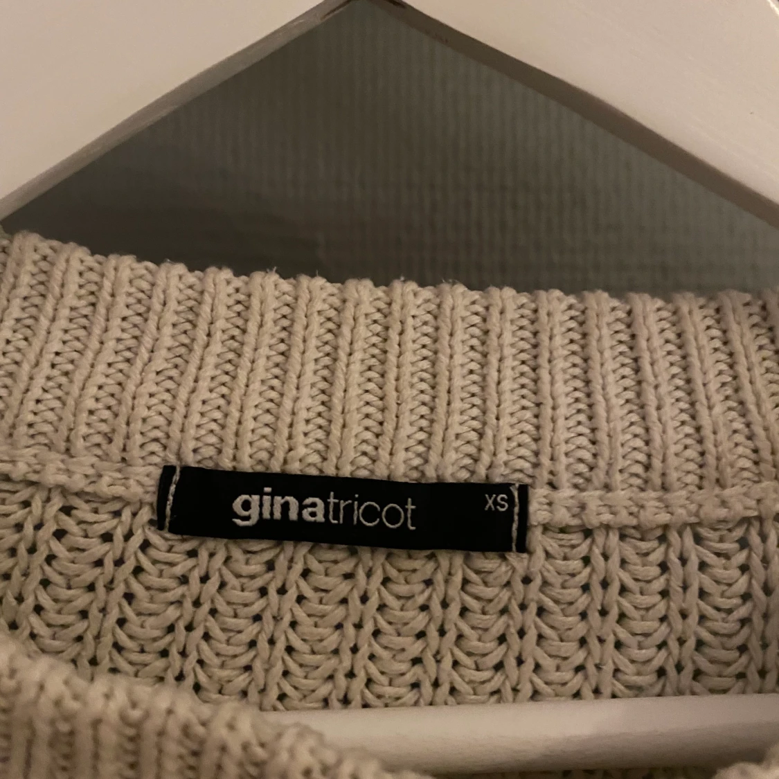 Beige stickad långärmad tröja - 90