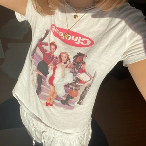 Clueless T-shirt  - Clueless T-shirt ifrån köpt ifrån h&m, endast använd ett fåtal gånger!