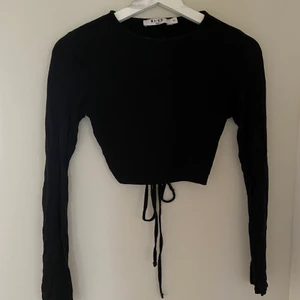 Topp - Topp med öppen rygg och knyte✨ frakt inräknat i priset