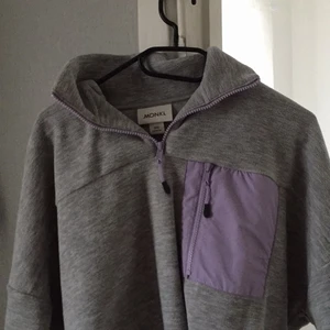 Tjocktröja från monki - Jätte mysigt,snygg passform,storlek är som en s