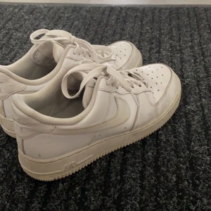 Air force - Bra skick, använd fåtal gånger strl 38/39🤍 säljer då dem ej kommer till användning, köp direkt för 500 eller kom med ett rimligt bud💗 