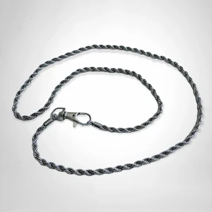 Halsband - Ett fint halsband från h&m som inte kommer till användning. Kan även användas som kedja och hänga i brallorna. Längden på halsbandet är 79,5 cm. Köp nu!
