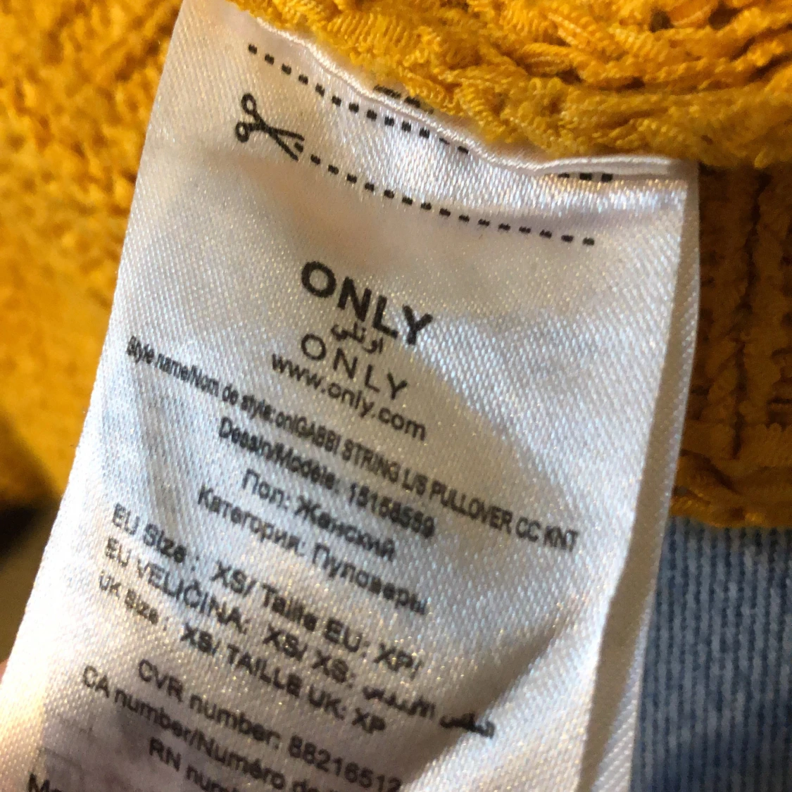 Gullig gul sweatshirt med crossed rygg - 91