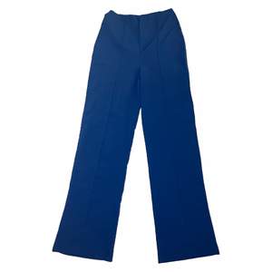 Blå byxor från missguided i storlek s endast använda en gång! Rak i modellen och långa ben💎🦋🙏💙🌀 