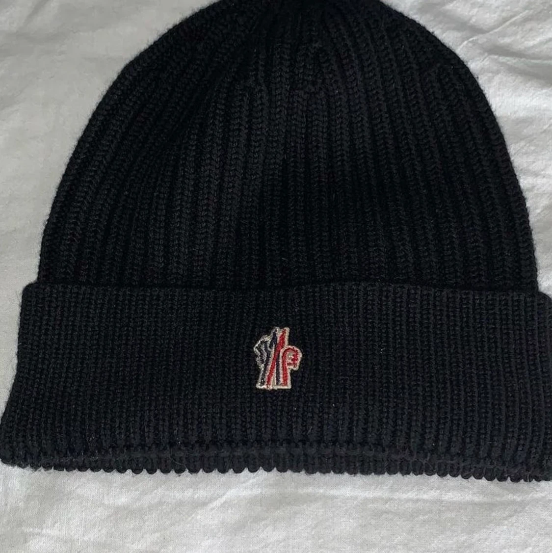 Äkta moncler mössa