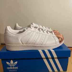adidas original superstar metallic - Sneaker från adidas. Använda två gånger.