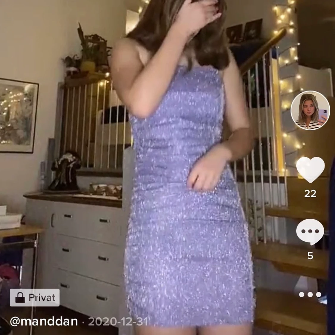 Glittrig lila klänning - 90