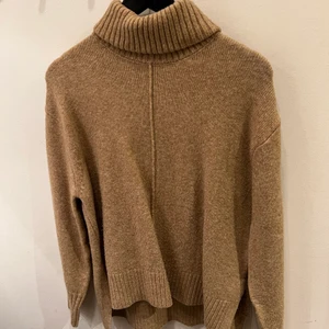 Mysig stickad tröja från HM - Mysig stickad tröja från HM. Storlek M. Funkar på mig som är XS-S.