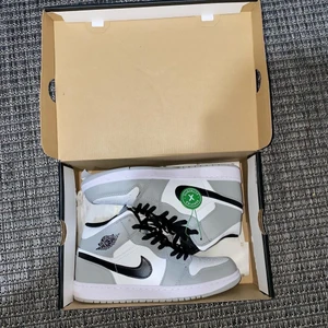 Jordan 1 grey - Finns i storlek 43. 