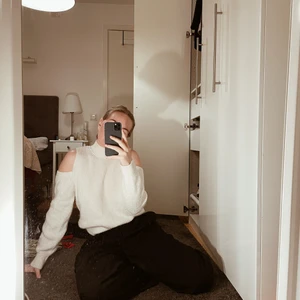 Gosig tröja  - Mysig tröja med krage, öppna axlar och mjukt material😊😊😊 