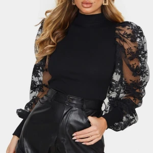 Fest tröja från pretty little thing - Använd endast en gång 