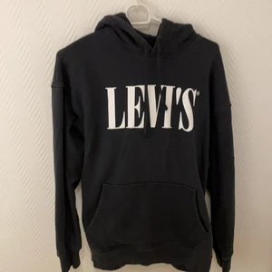 Levis Hoodie, strl s.  - Grå relaxed hoodie från Levis i strl S. Nypris 799.