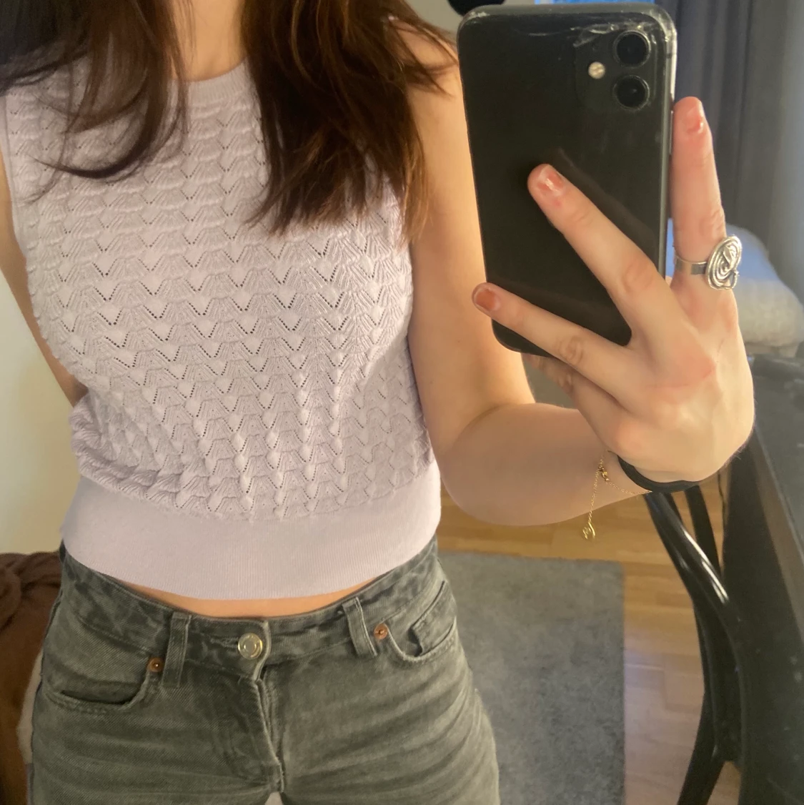 stickat linne i pastelllila 