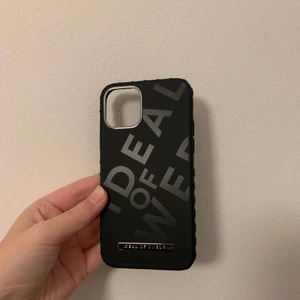 Mobilskal för iPhone 11 PRO  - Helt nytt skal från ideal of sweden. Aldrig använt bara testat. Jättesnyggt och clean. Köparen står för frakt 