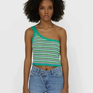 Linne - Ett fint virkat linne från stradivarius i storlek xs! Använt en gång💓80kr + frakt