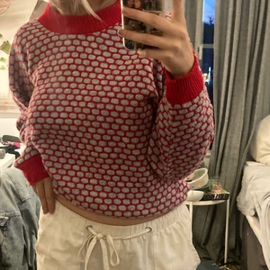 Finnar stickad tröja - Jätte fin stickad tröja köpt på beyond retro som inte anvönda löngre