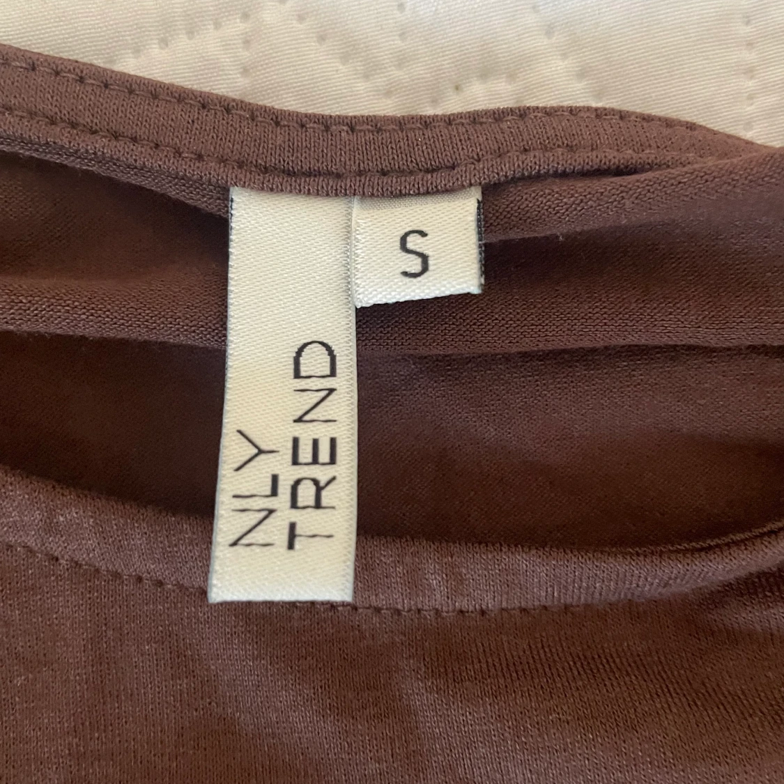 Brun fin topp från NELLY - 91