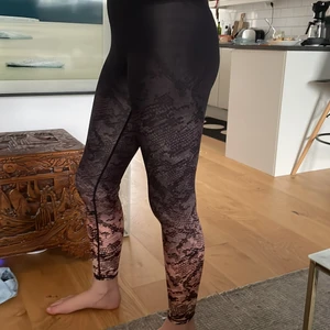 Träningsbyxor - Fina tränings byxor från HM som inte använts mycket