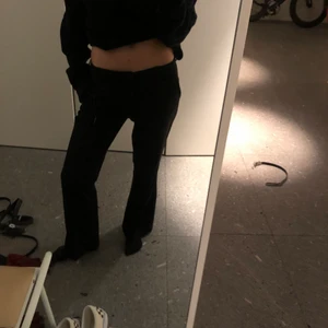 Kostymbyxor - Skit snygga Baggy/flaired kostymbyxor från Filippa K. Är tyvärr för korta för mig som är 170.