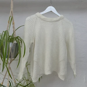 Stickadtröja - Vit stickad tröja från Zara i strl S🤍