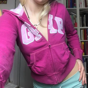 Gap hoodie - Jättesöt Gap hoodie med randig luva!