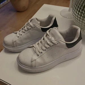 Skor från Nelly - Skor från nelly i storlek 38🤍👟