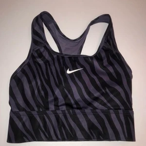 Nike sport topp - Sport topp/sport bh från Nike. Aldrig använd <3 