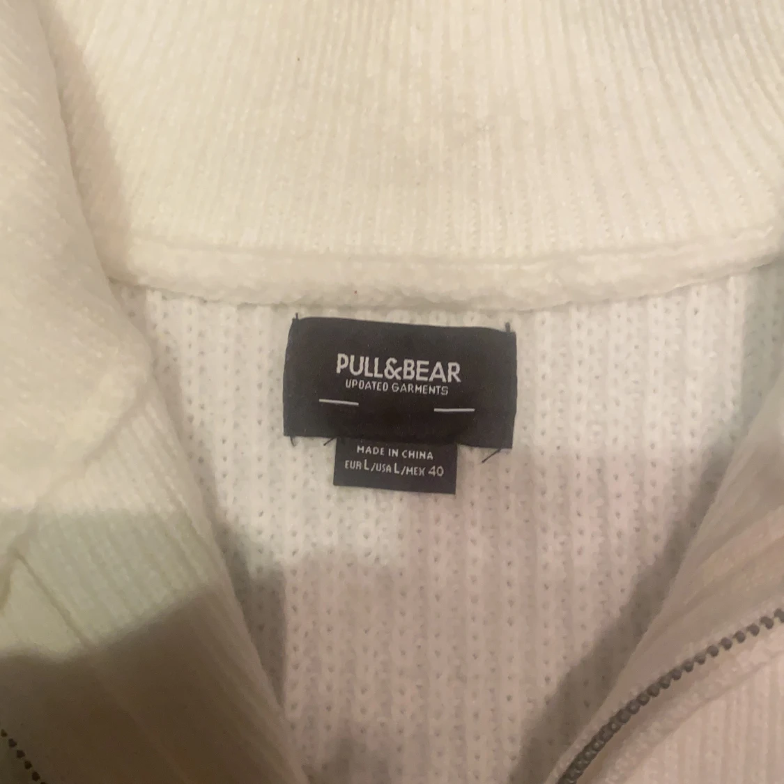 Stickad tjocktröja med krage