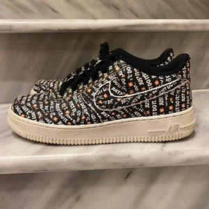 Nike Air Force 1 - Unika Nike air force 1 i storlek 40. 