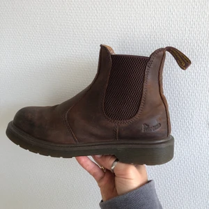 Dr Martens - Dr Martens bruna boots i storlek 37. Dem är i fint skick!