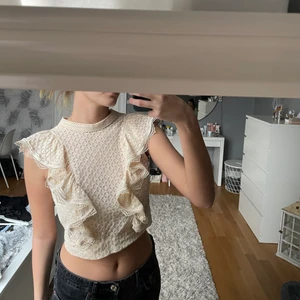 Blus - En jätte söt blus ifrån bikbok, super söt till sommaren och fest, storlek m men skulle massa s också, köparen står för frakten