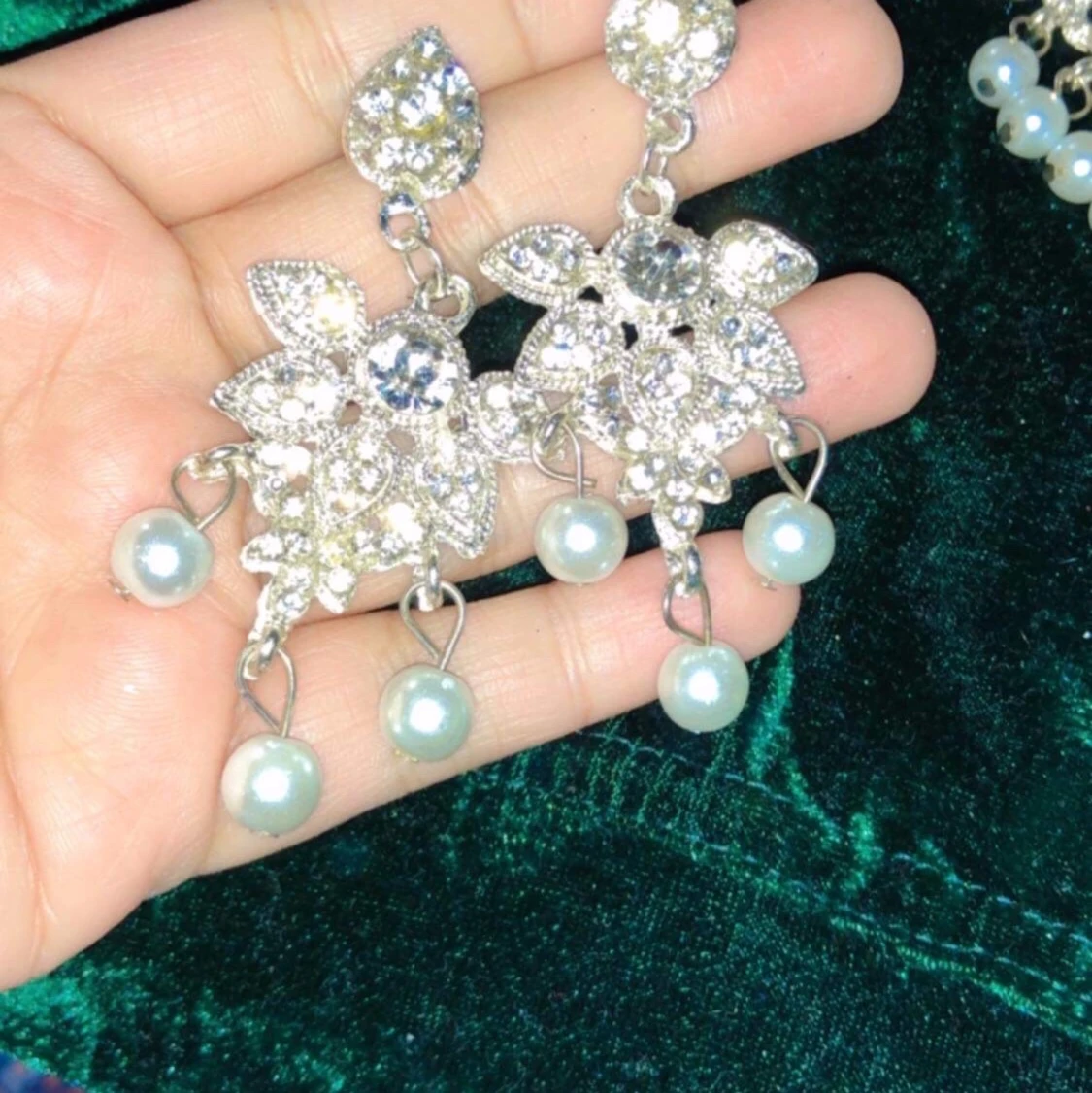 Beautiful Big White Stone Set  - 90