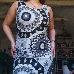 Väldigt unik klänning i super skick!💗 Aldrig använd av mig✨ För frågor eller mer bilder skicka dm! Läs gärna mina villkor också!🦋🌟