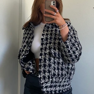 Jacka  - Superfin jacka som tyvärr inte blivit använd. Den är i jättebra skick😍🤎