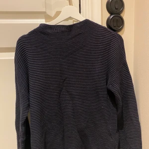 Blå tröja  - Blå tröja från Hm. Kan skickas om köpare står för frakt