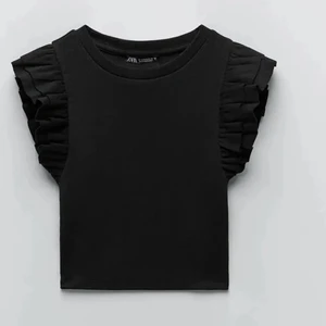 Zara topp - Volangtopp från zara i storlek S! Använd fåtal gånger. Pris kan diskuteras 